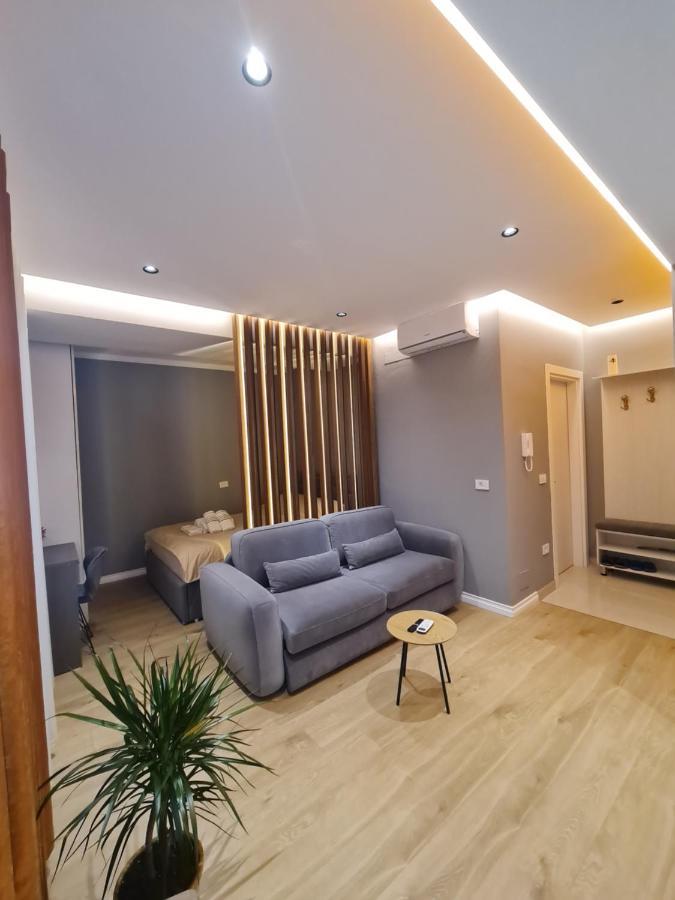 Sunny Apartment - Blloku Tirana, Near Lake Exterior foto